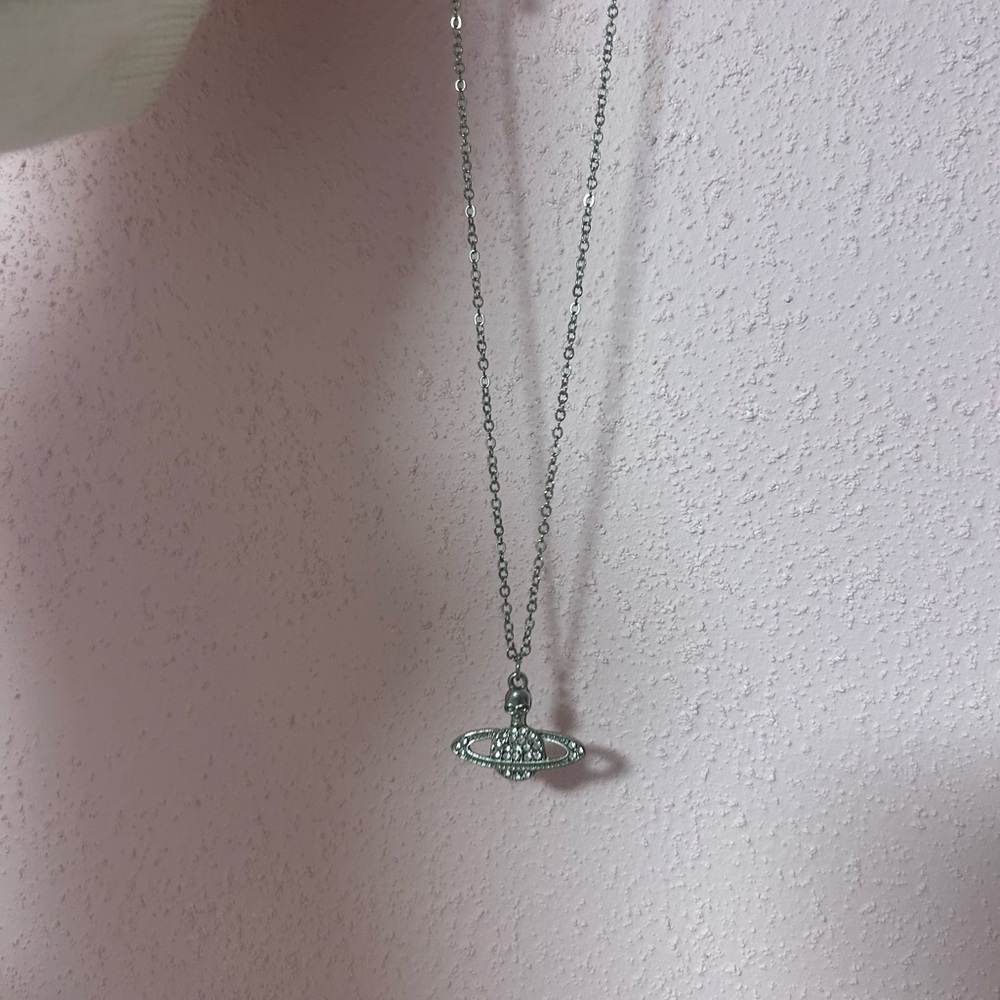 Elegant Silver Pendant Necklace